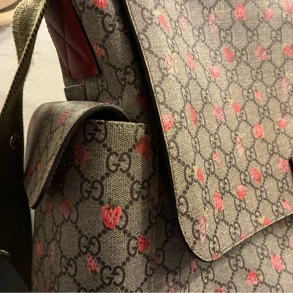 Gucci Beige and Red Baby Bag - Picture 3 of 4